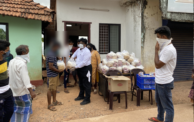 Grace Ministry distributes grocery items to the poor and needy in Mangalore who are facing issues in managing food items due to National COVID 19 lockdown. 